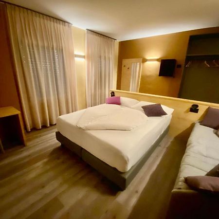 Carla Failela Hotel Valli del Pasubio Luaran gambar