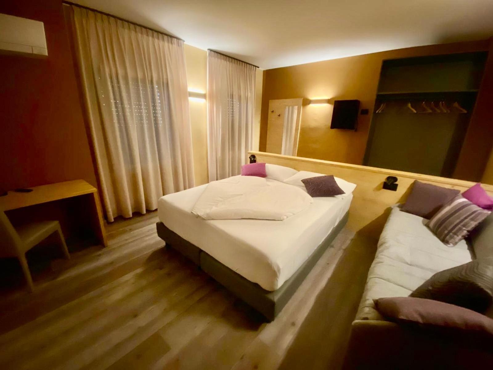 Carla Failela Hotel Valli del Pasubio Luaran gambar