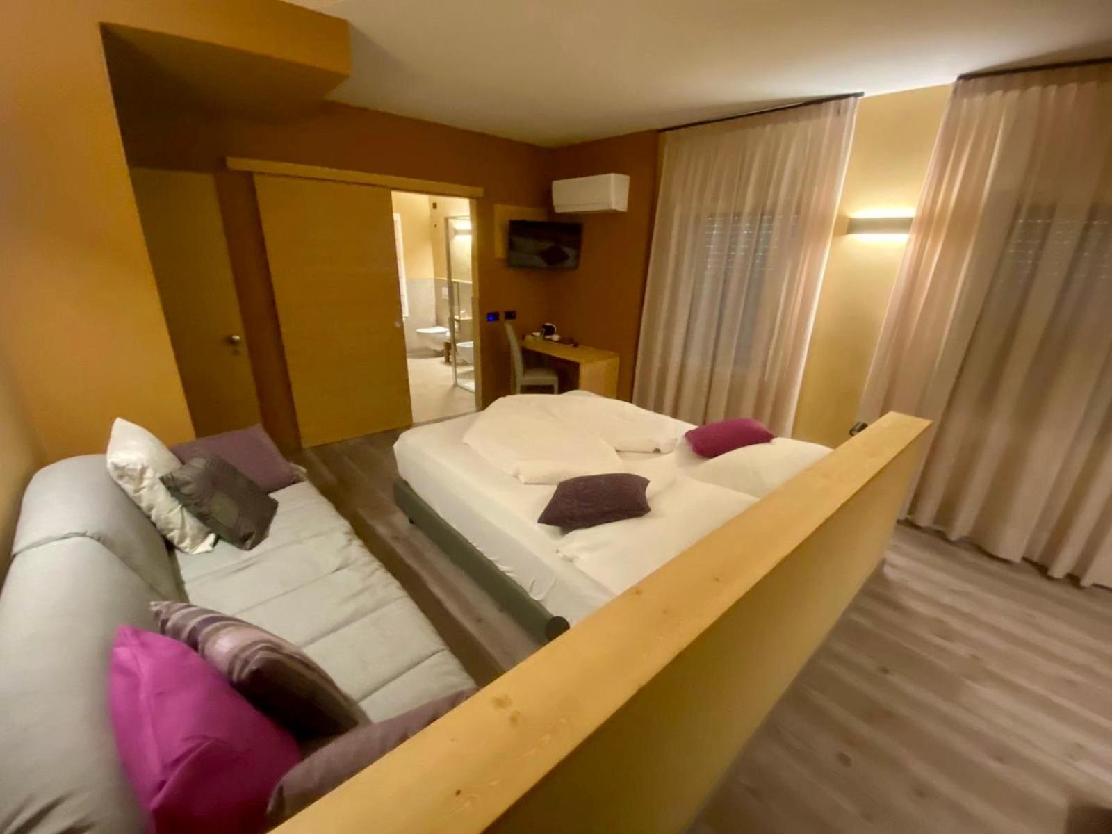 Carla Failela Hotel Valli del Pasubio Luaran gambar