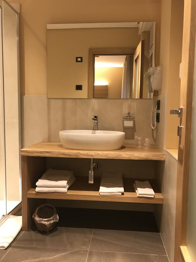 Carla Failela Hotel Valli del Pasubio Luaran gambar