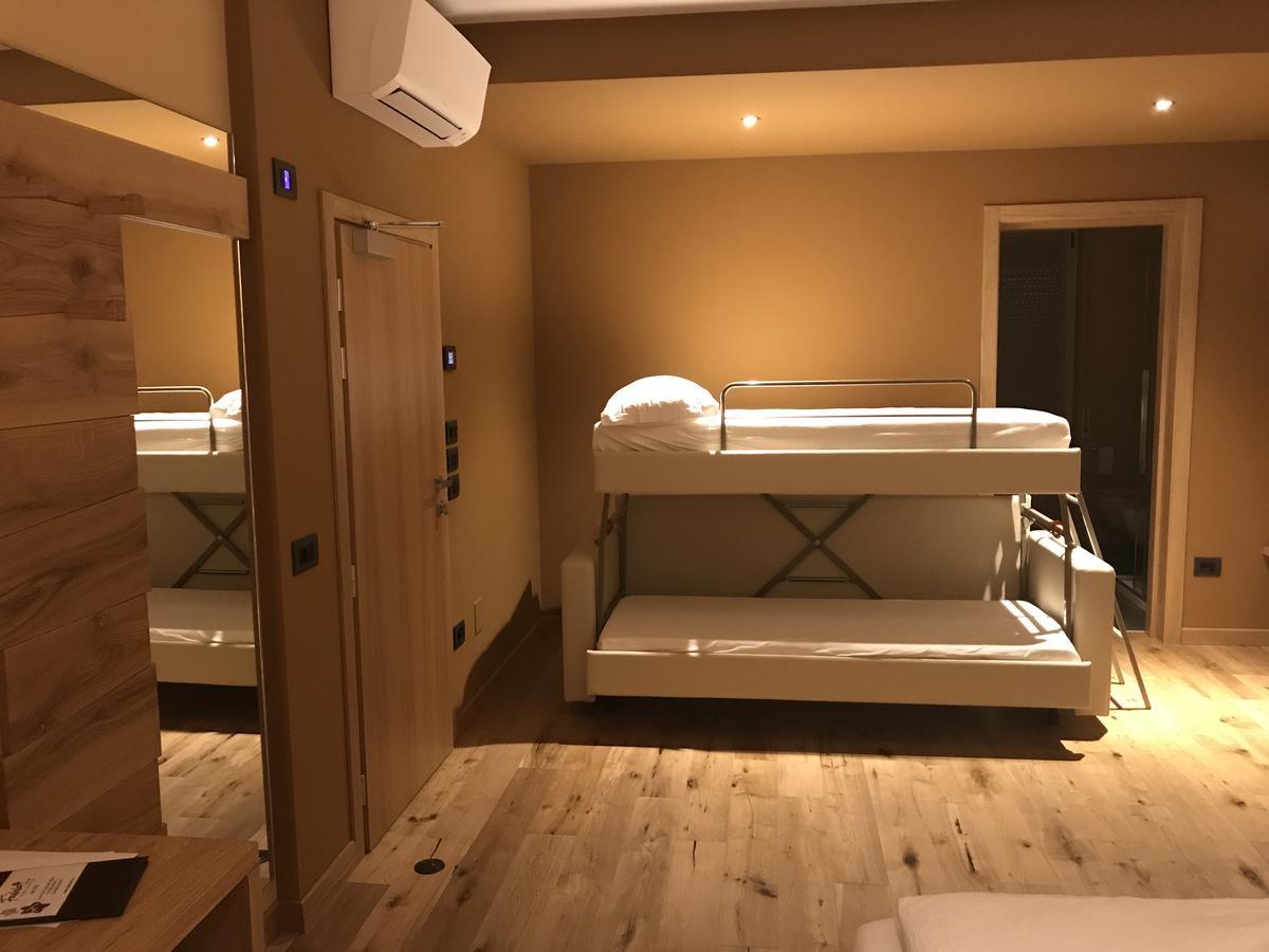 Carla Failela Hotel Valli del Pasubio Luaran gambar